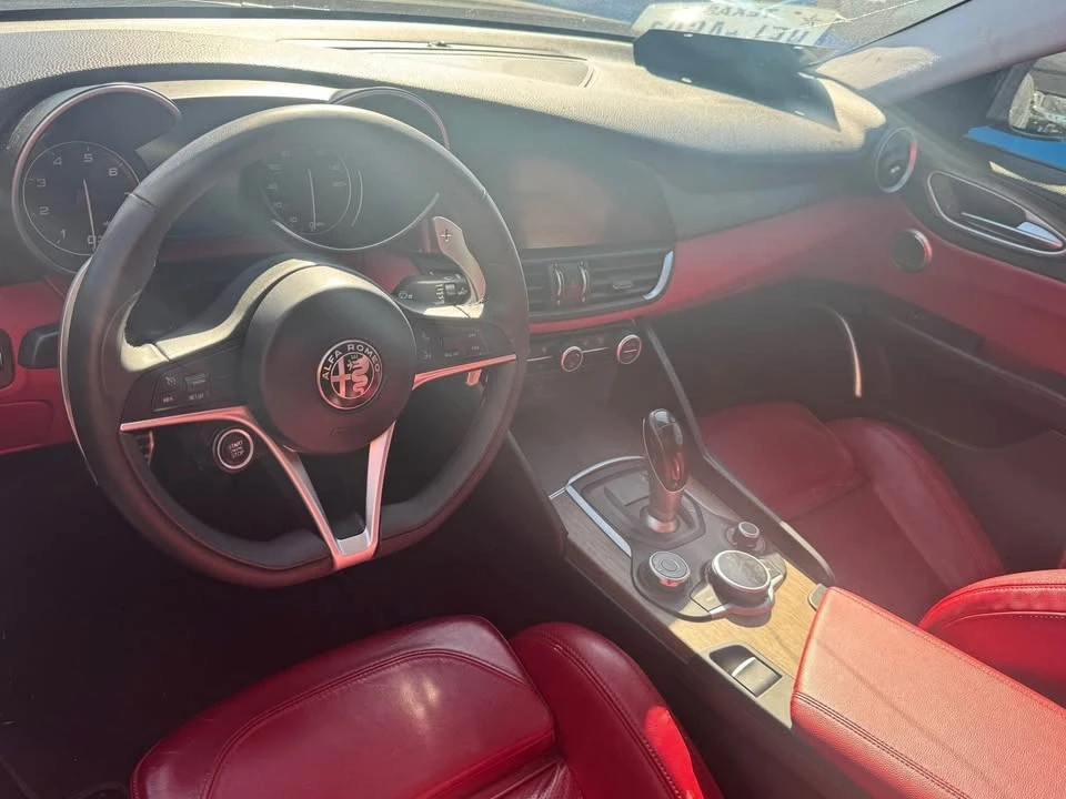 2017 Alfa Romeo Giulia - Image 7 of 8