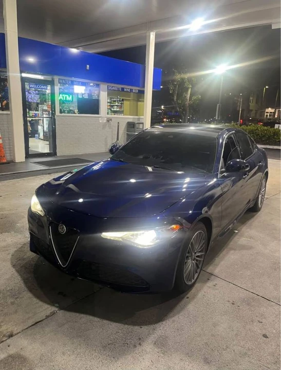 2017 Alfa Romeo Giulia - Image 18 of 23