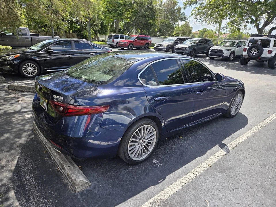 2017 Alfa Romeo Giulia - Image 5 of 23