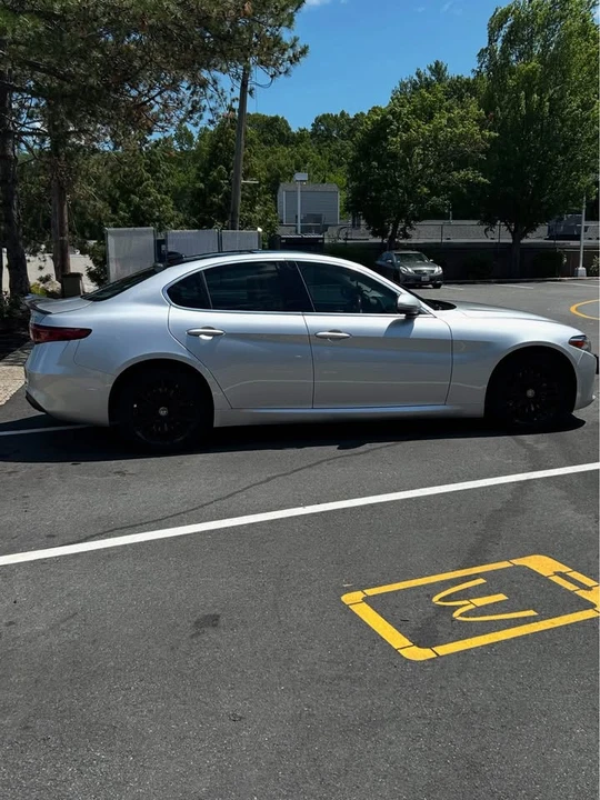 2017 Alfa Romeo Giulia - Image 4 of 9