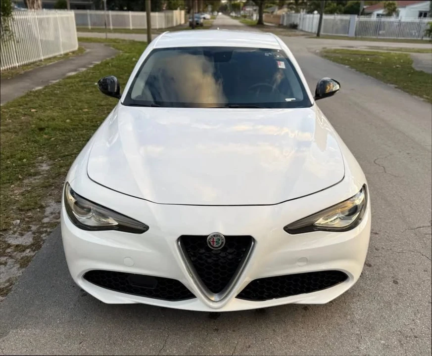 2017 Alfa Romeo Giulia - Image 7 of 16