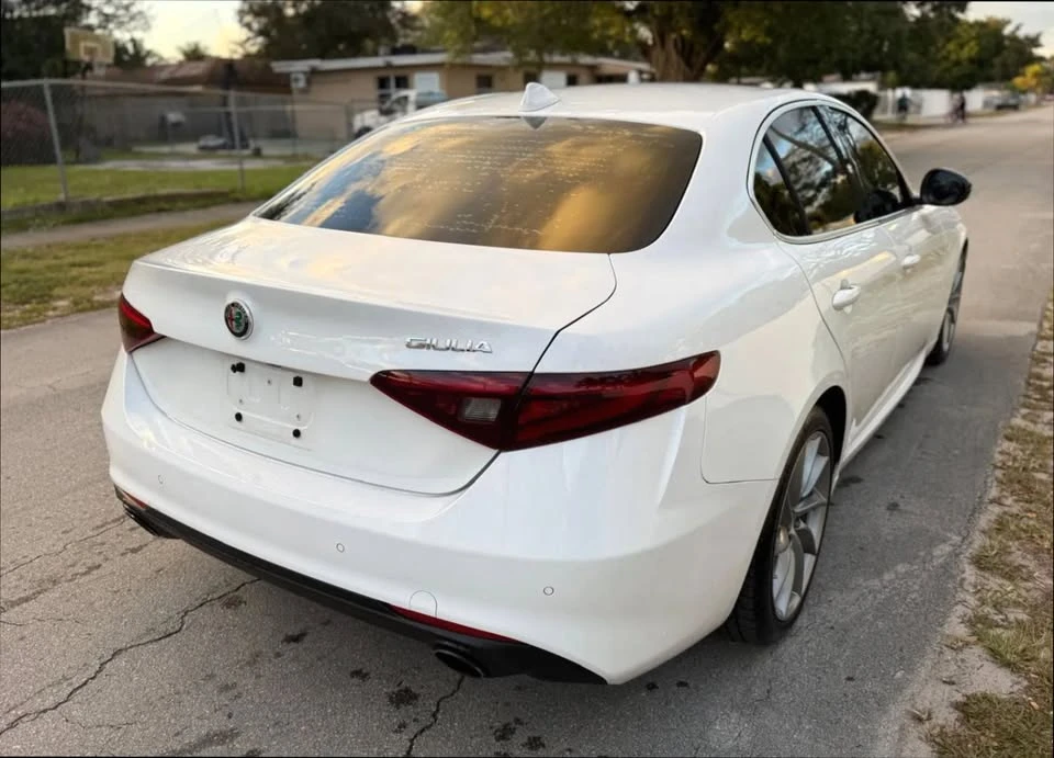 2017 Alfa Romeo Giulia - Image 9 of 16