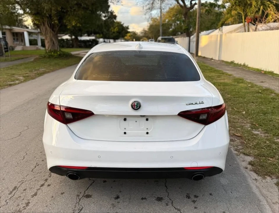 2017 Alfa Romeo Giulia - Image 10 of 16