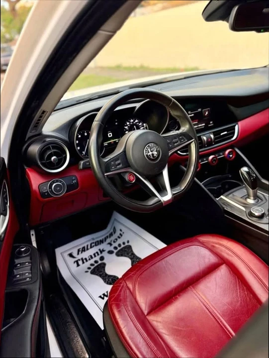 2017 Alfa Romeo Giulia - Image 13 of 16