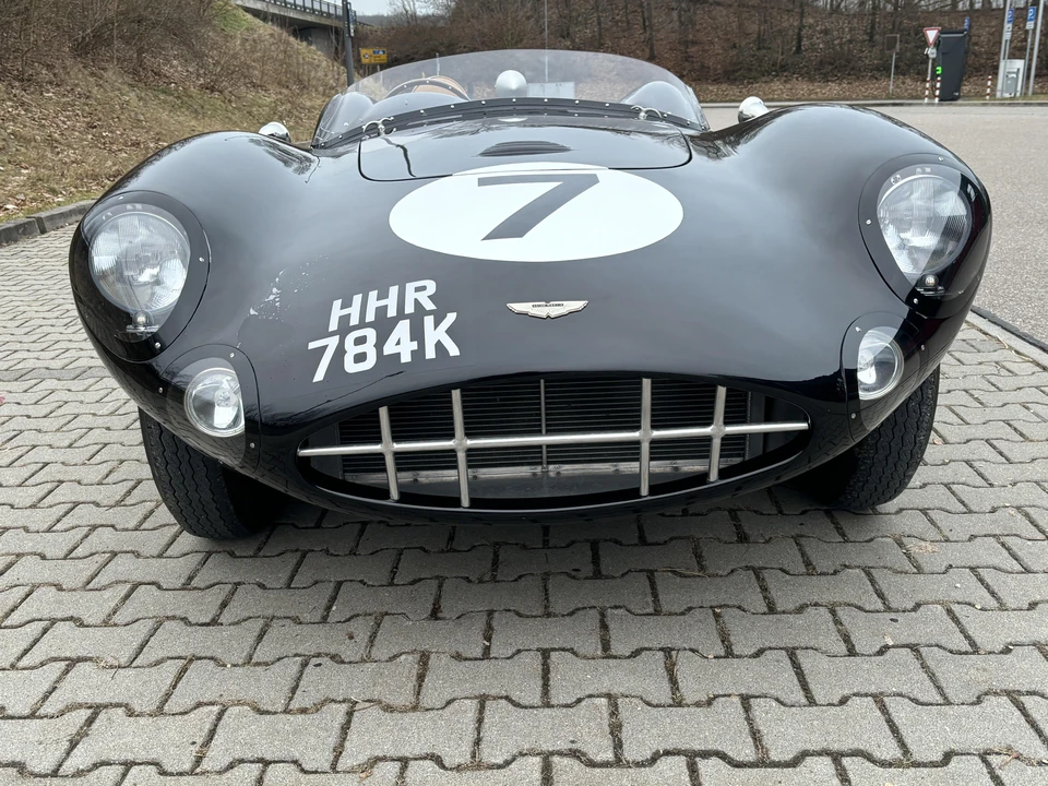 2017 Aston Martin - Image 11 of 31