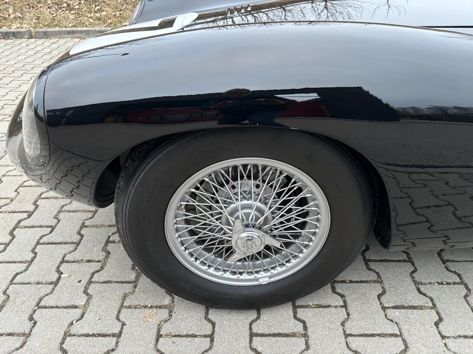 2017 Aston Martin - Image 26 of 31