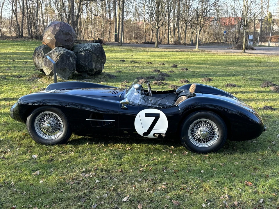 2017 Aston Martin - Image 7 of 31