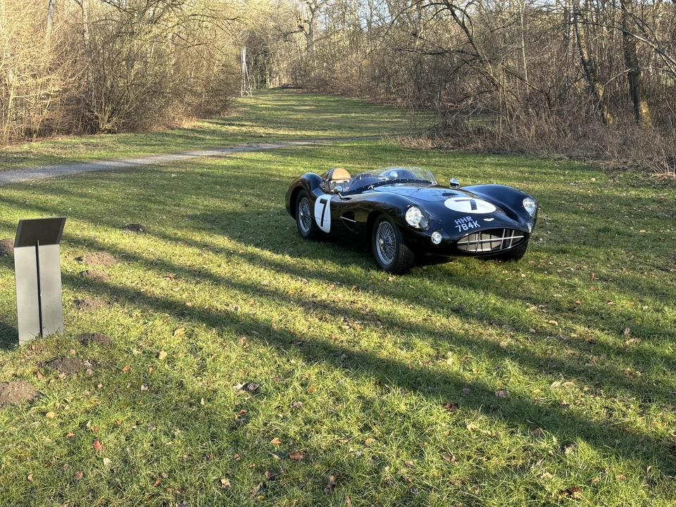2017 Aston Martin - Image 14 of 31