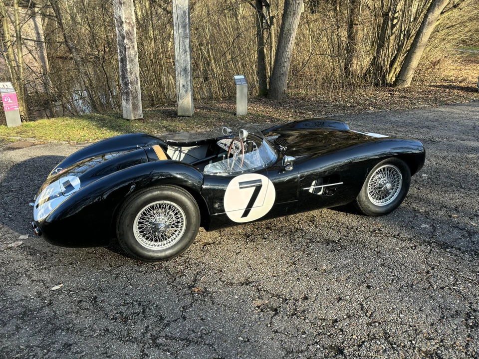 2017 Aston Martin - Image 17 of 31