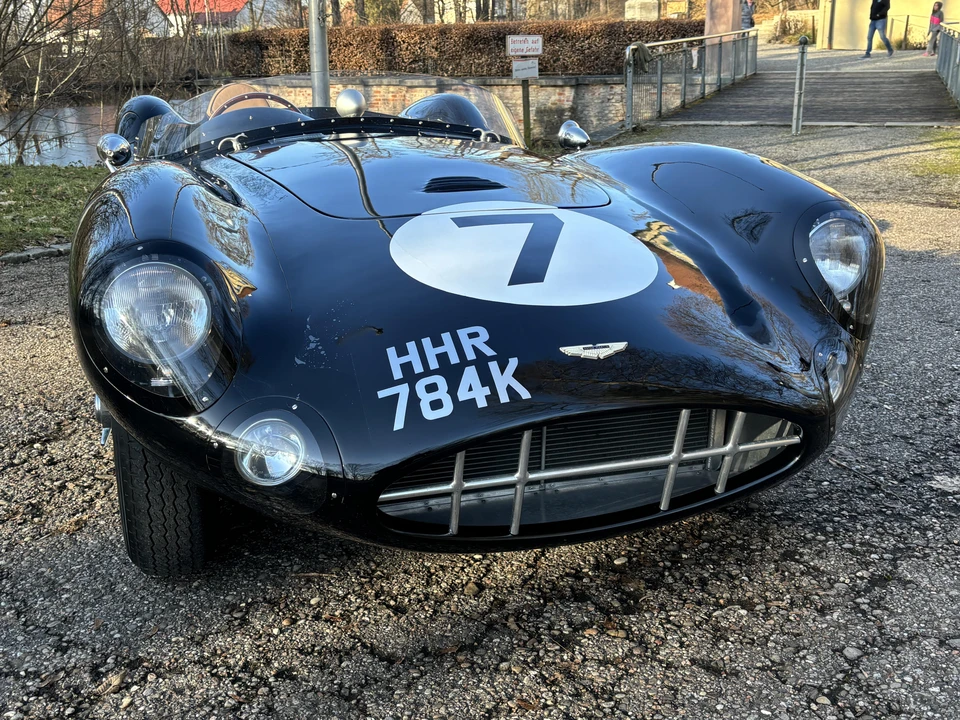 2017 Aston Martin - Image 18 of 31