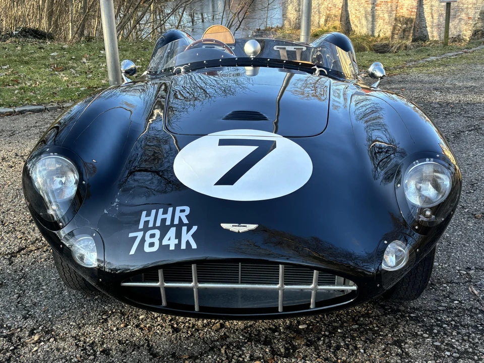 2017 Aston Martin - Image 2 of 31