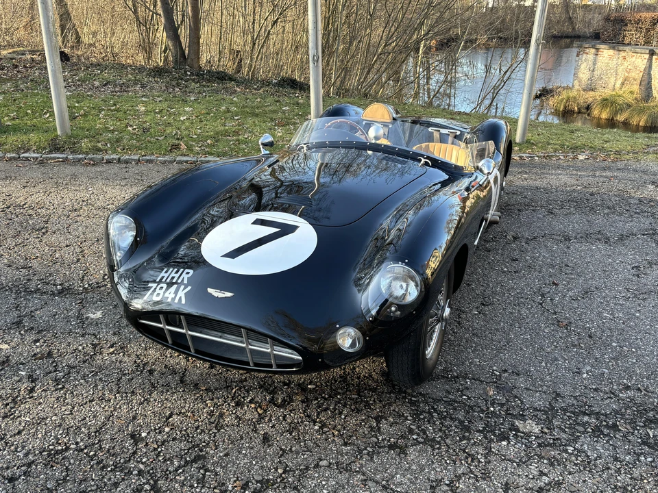 2017 Aston Martin - Image 20 of 31