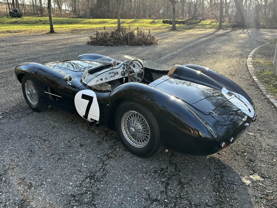 2017 Aston Martin - Image 21 of 31