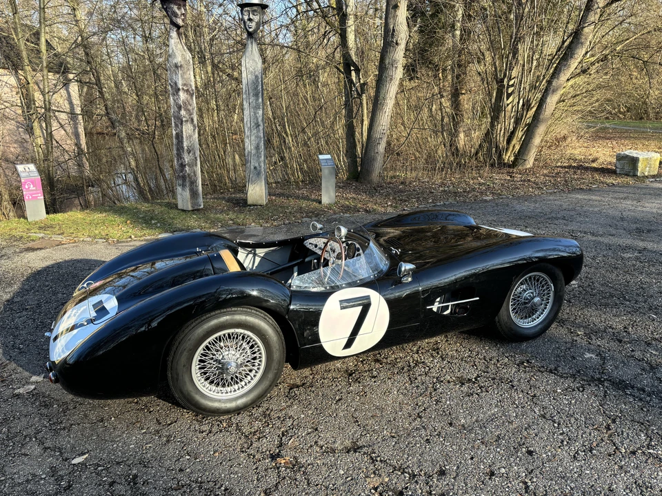 2017 Aston Martin - Image 22 of 31