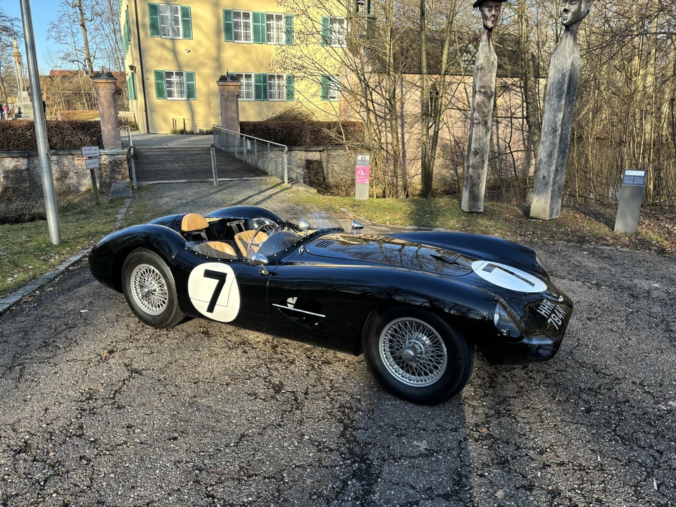 2017 Aston Martin - Image 4 of 31