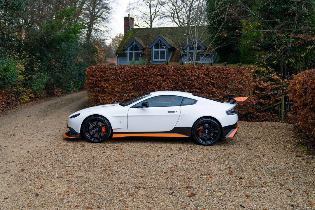 2017 Aston Martin V8 Vantage (2006-2017) - Image 13 of 31