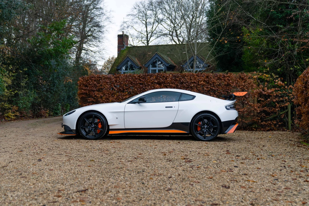 2017 Aston Martin V8 Vantage (2006-2017) - Image 5 of 31