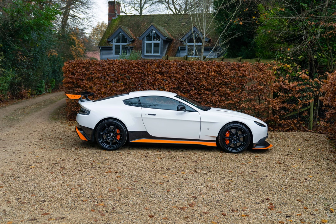2017 Aston Martin V8 Vantage (2006-2017) - Image 9 of 31