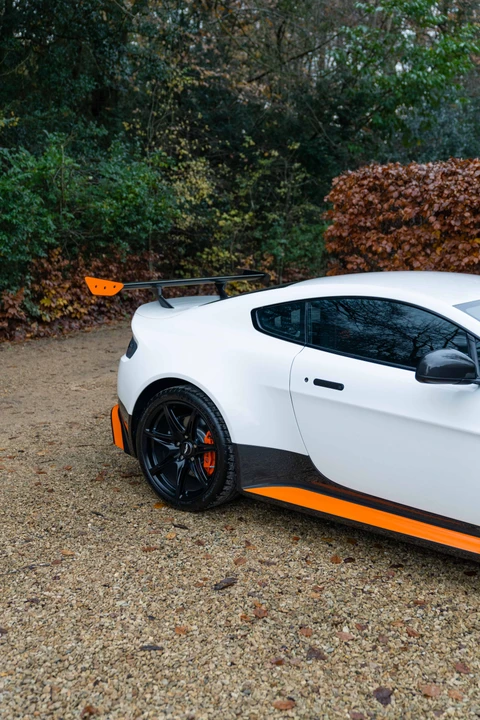 2017 Aston Martin V8 Vantage (2006-2017) - Image 27 of 31