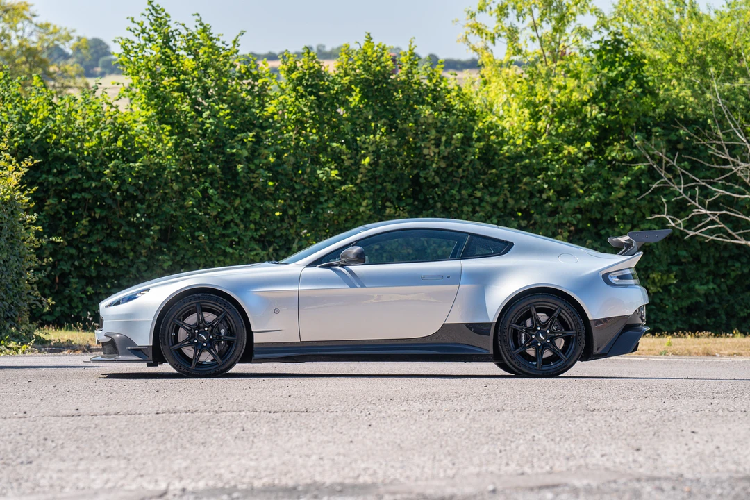 2017 Aston Martin V8 Vantage (2006-2017) - Image 13 of 31