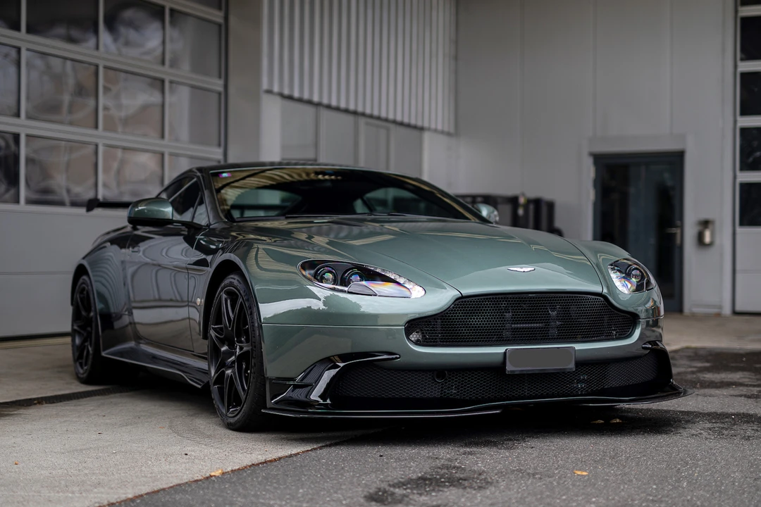2017 Aston Martin V8 Vantage (2006-2017) - Image 2 of 31