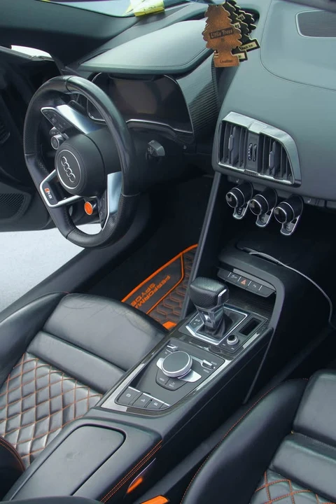 2017 Audi 4S R8 - Image 8 of 10