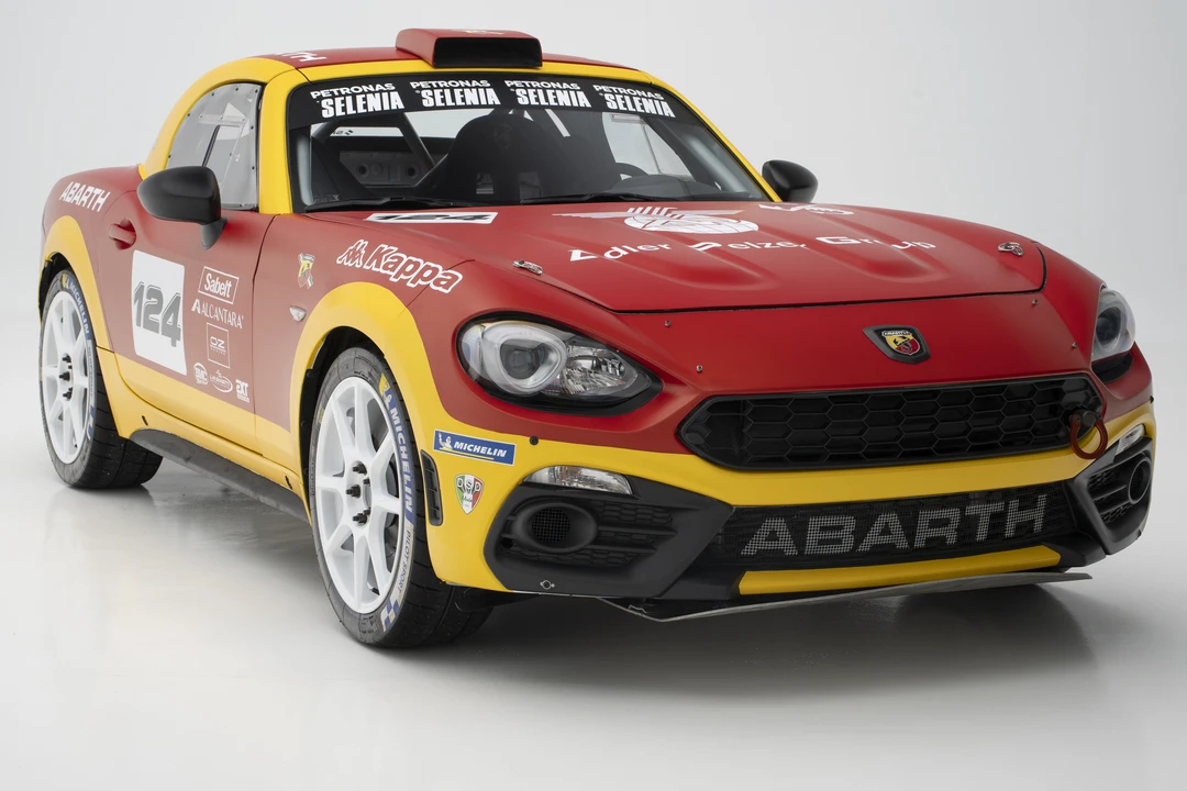 2017 Fiat 124 Spider - Image 3 of 31