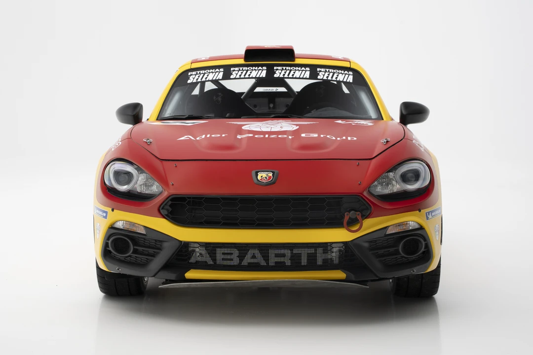 2017 Fiat 124 Spider - Image 2 of 31