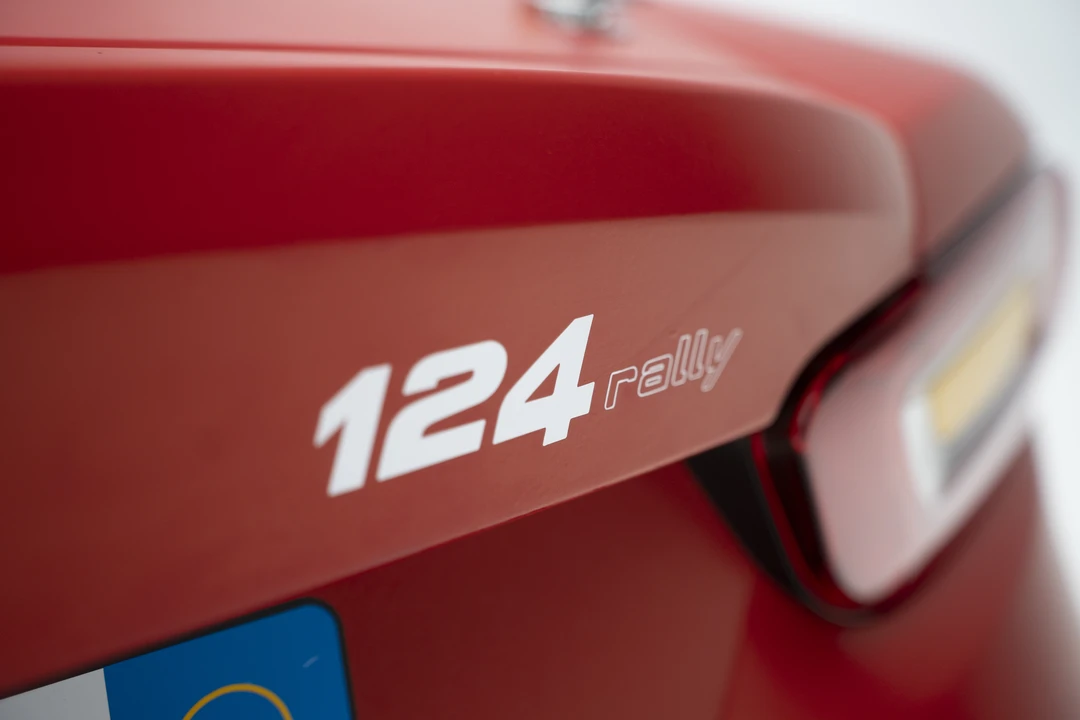 2017 Fiat 124 Spider - Image 18 of 31
