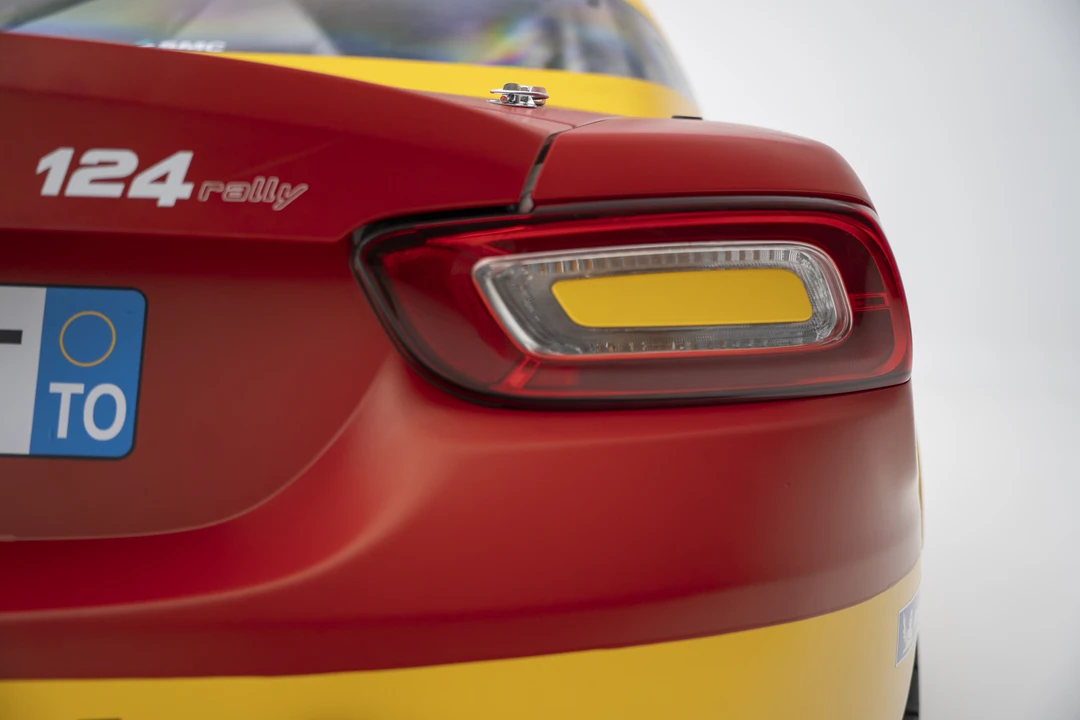 2017 Fiat 124 Spider - Image 27 of 31