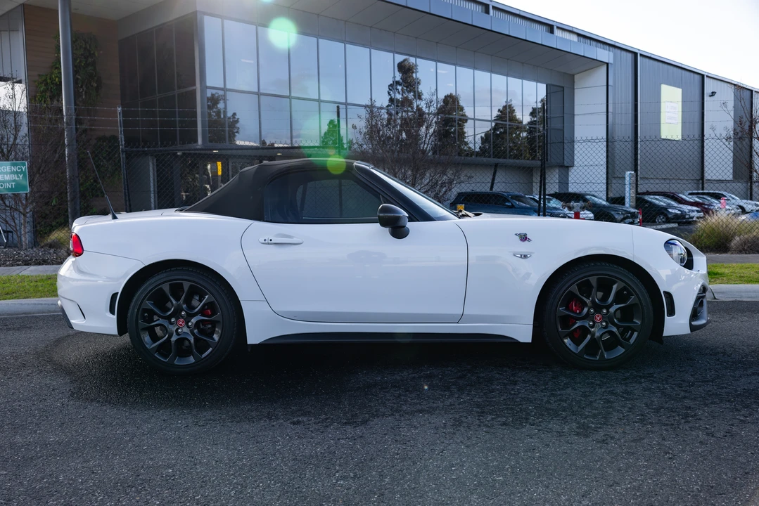 2017 Fiat 124 Spider - Image 4 of 31