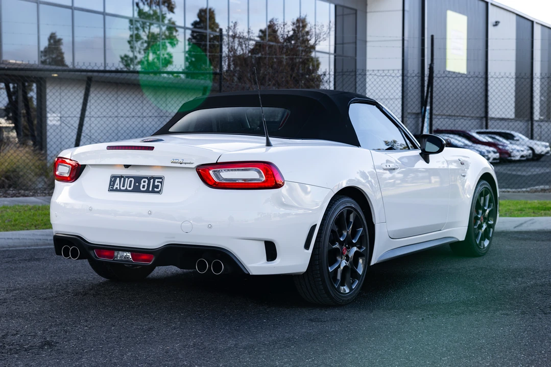 2017 Fiat 124 Spider - Image 5 of 31