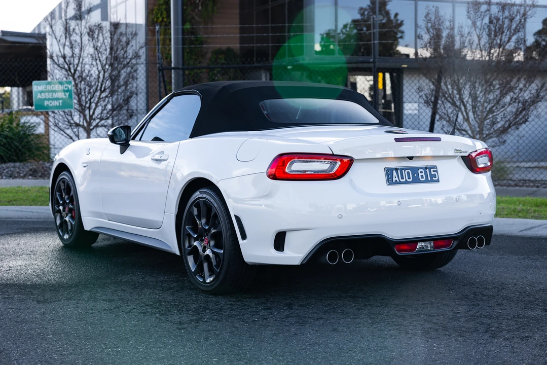 2017 Fiat 124 Spider - Image 7 of 31