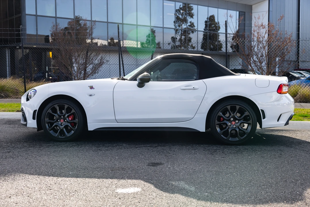 2017 Fiat 124 Spider - Image 8 of 31