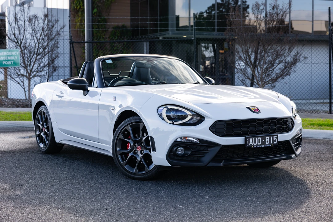 2017 Fiat 124 Spider - Image 11 of 31