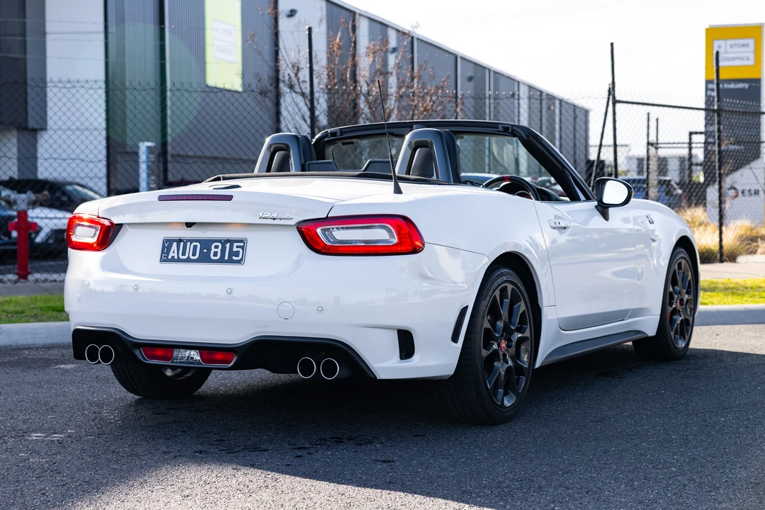 2017 Fiat 124 Spider - Image 13 of 31