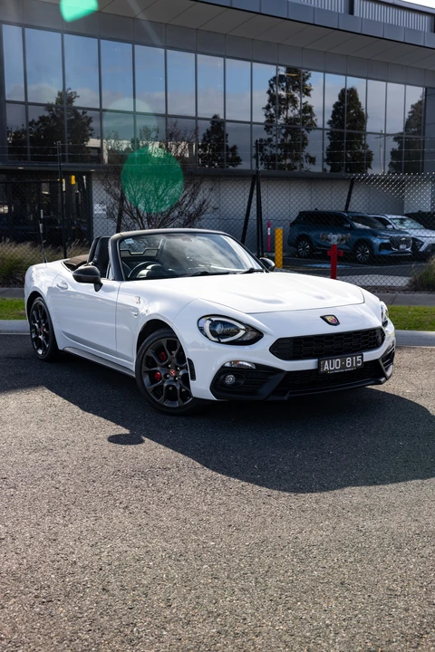 2017 Fiat 124 Spider - Image 14 of 31