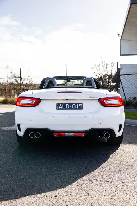 2017 Fiat 124 Spider - Image 16 of 31