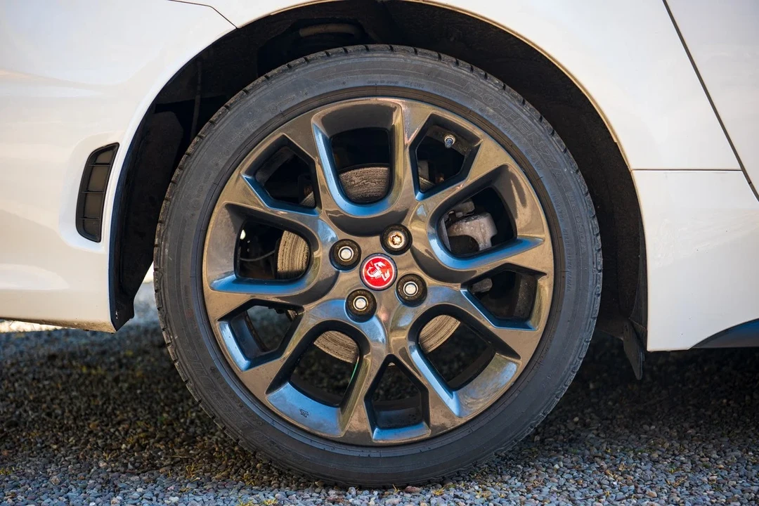 2017 Abarth - Image 21 of 31