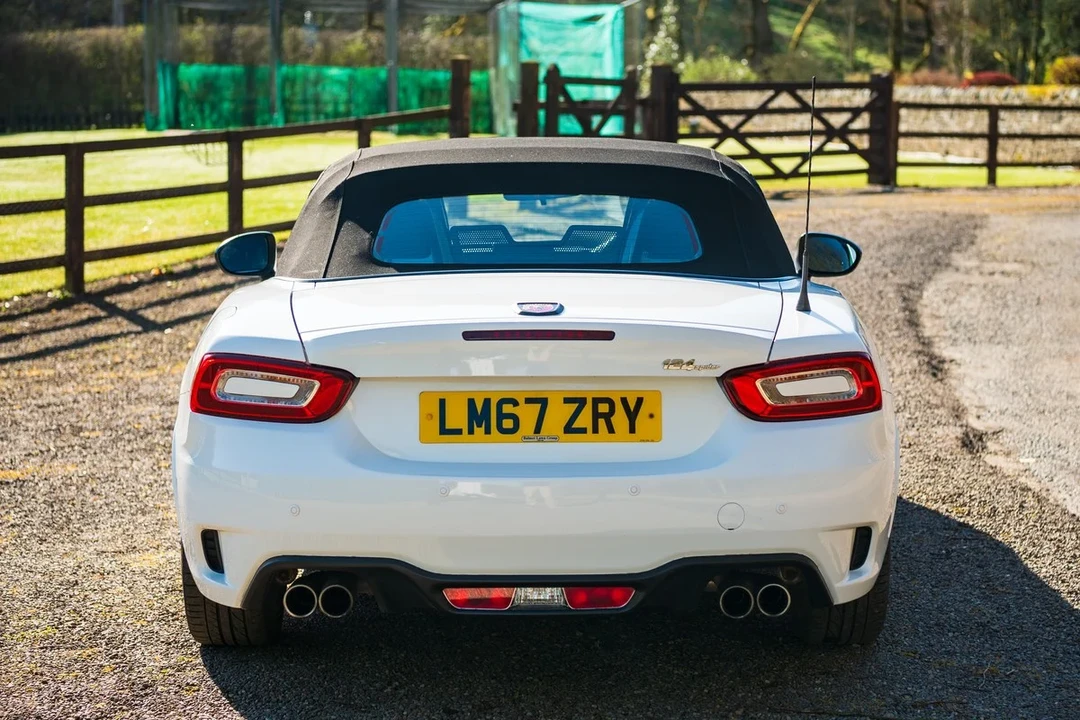 2017 Abarth - Image 23 of 31
