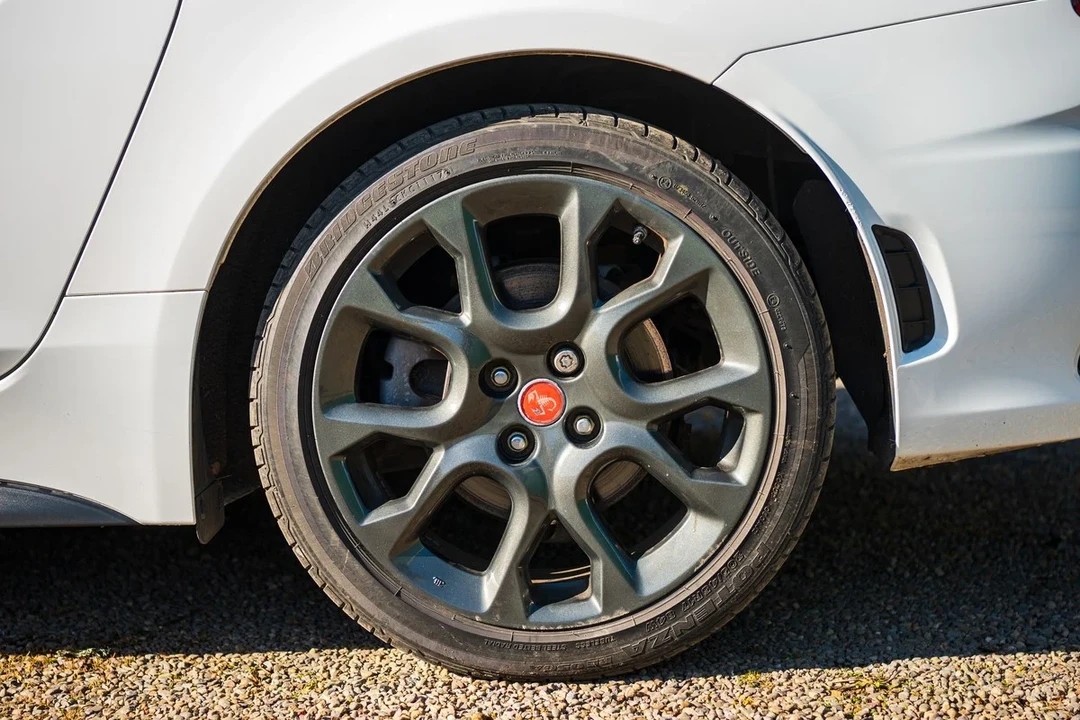 2017 Abarth - Image 18 of 31