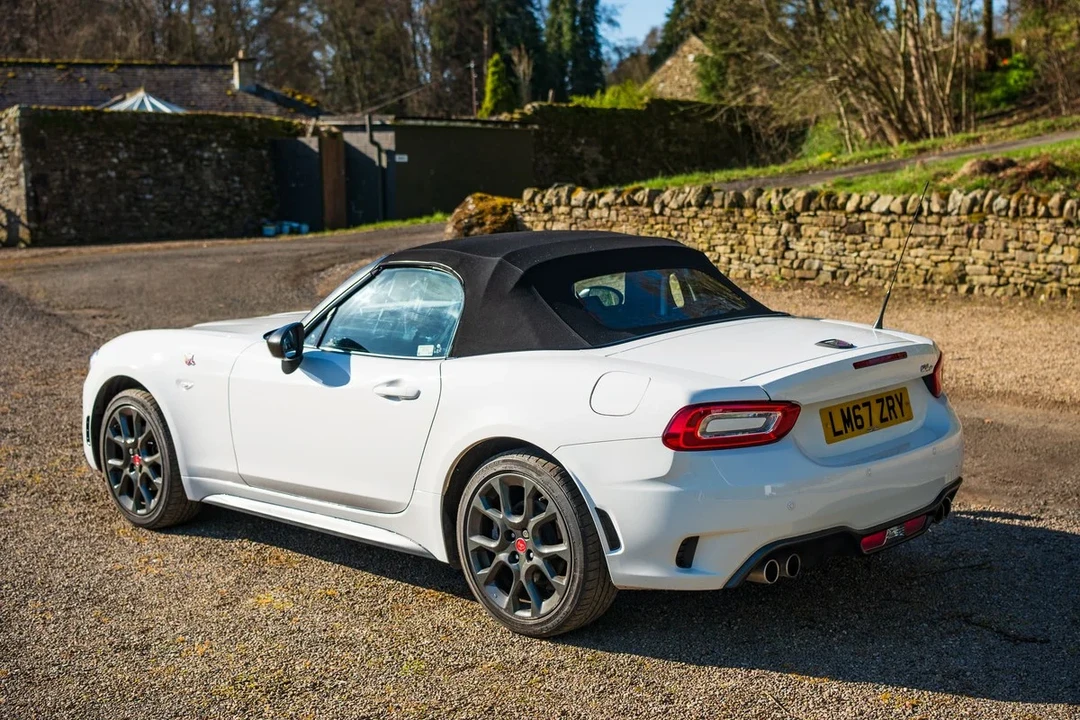 2017 Abarth - Image 22 of 31
