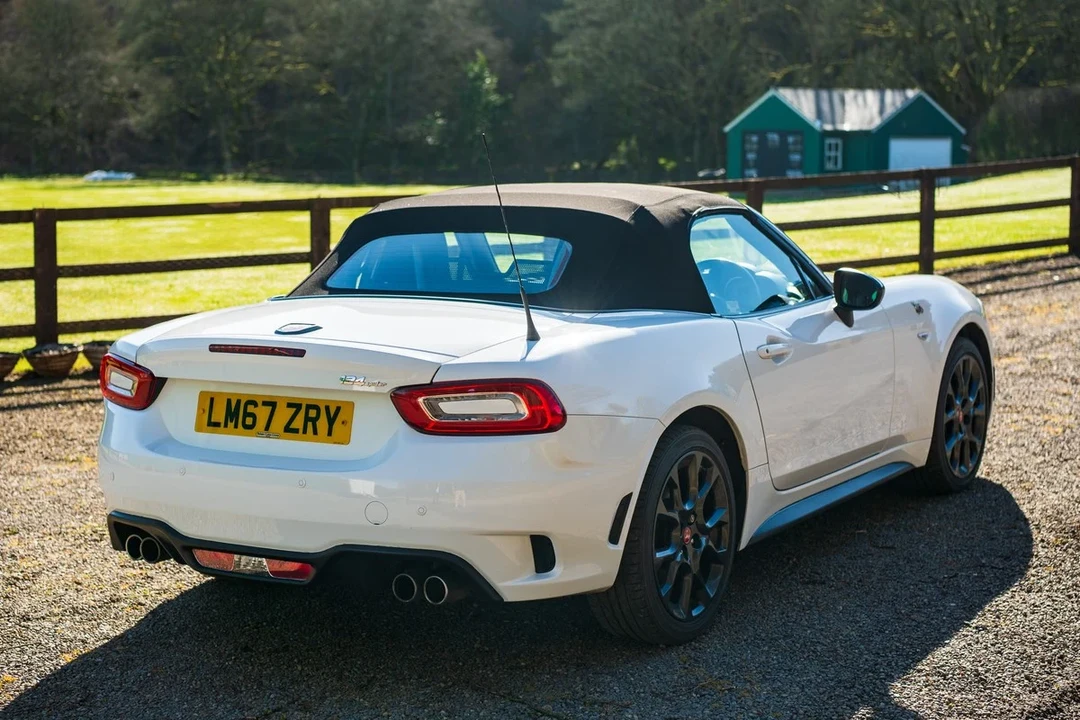 2017 Abarth - Image 24 of 31