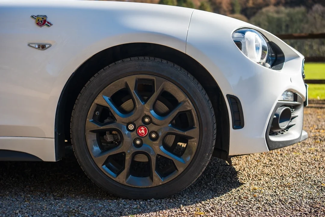 2017 Abarth - Image 20 of 31