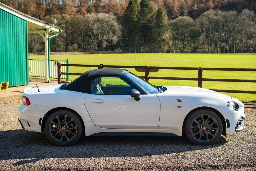 2017 Abarth - Image 25 of 31