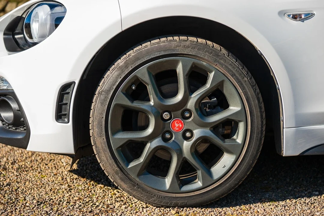 2017 Abarth - Image 19 of 31