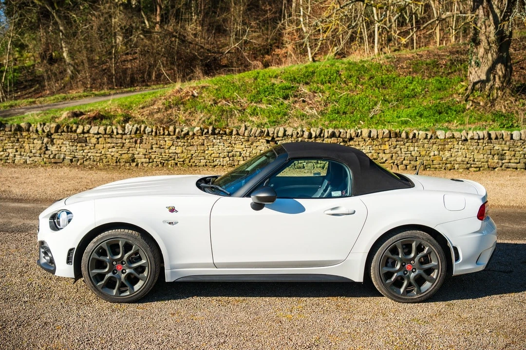 2017 Abarth - Image 9 of 30