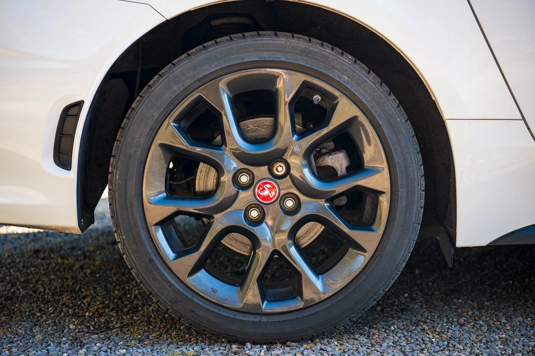 2017 Abarth - Image 21 of 30
