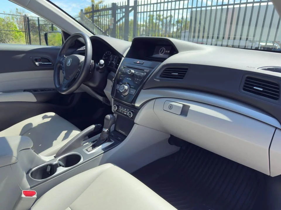 2017 Acura ILX - Image 9 of 18