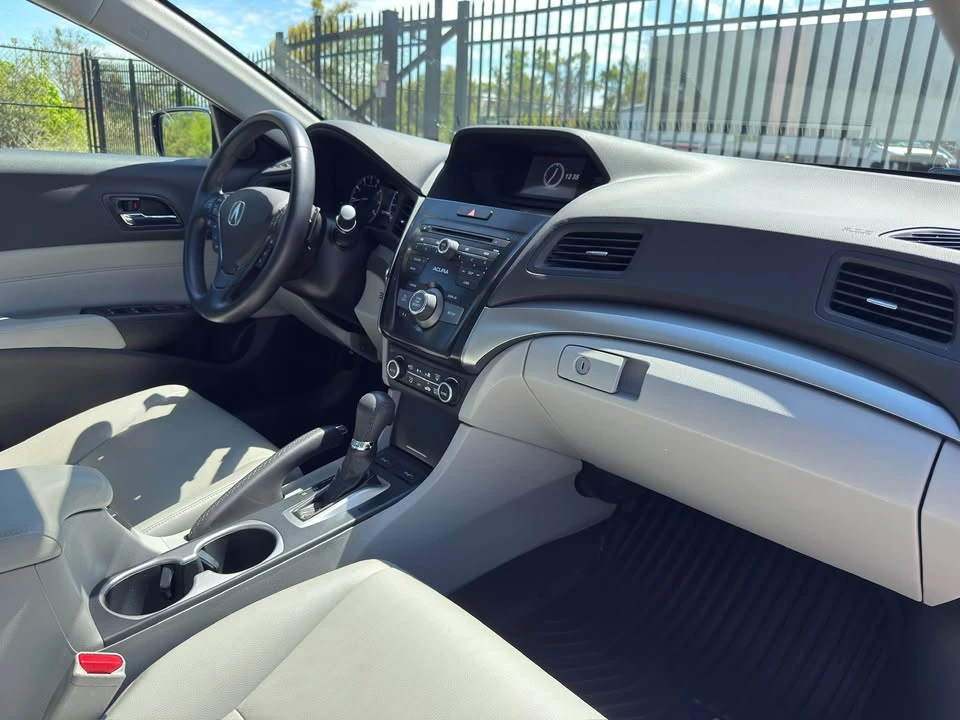 2017 Acura ILX - Image 11 of 20